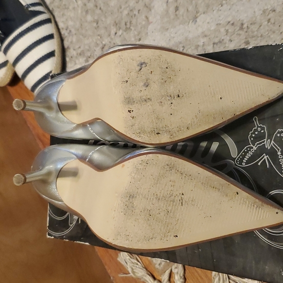 Shoes - Picture 4 of 5